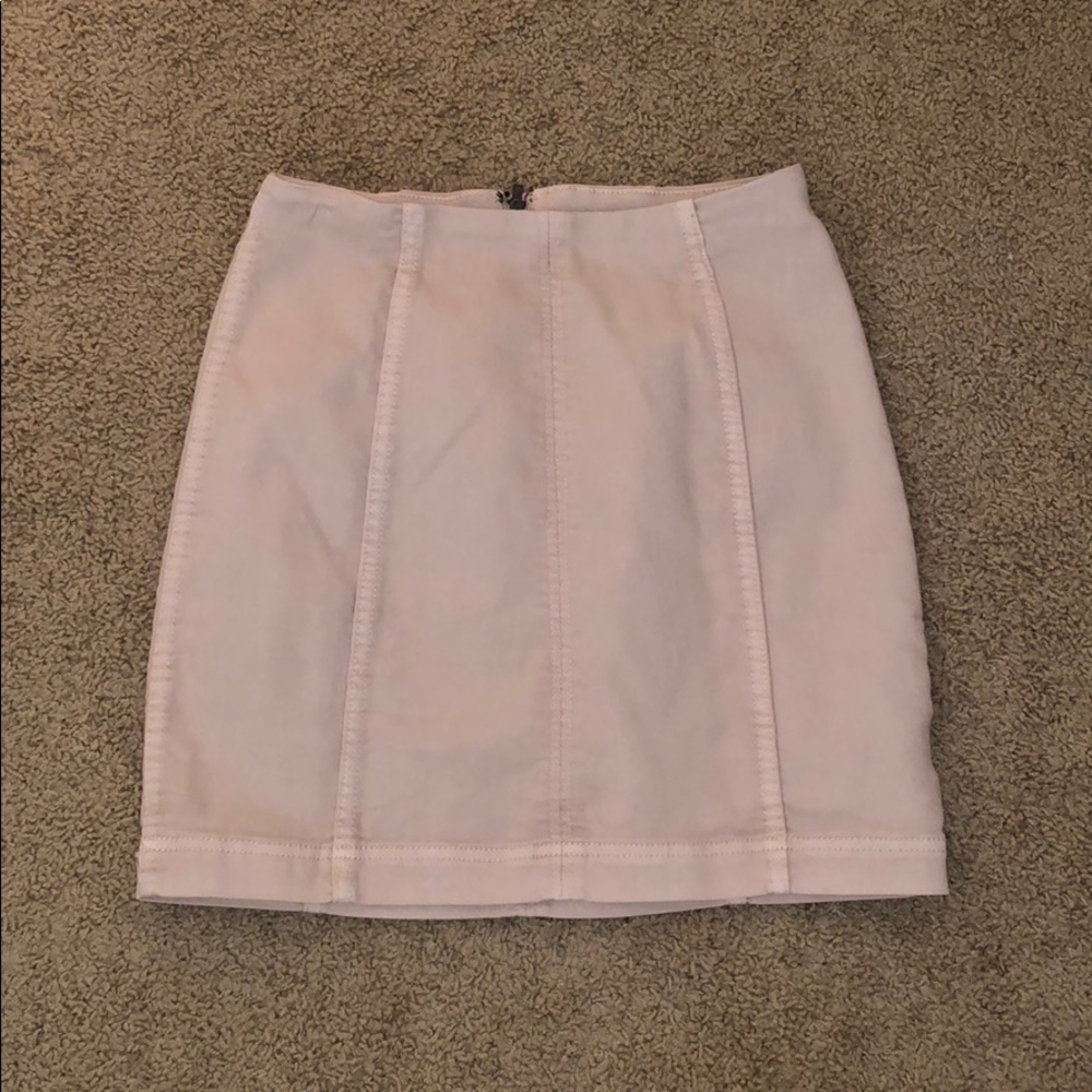 Free people skirt size 2 nude in color light pink